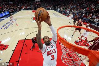 国足的进攻 国足的进攻