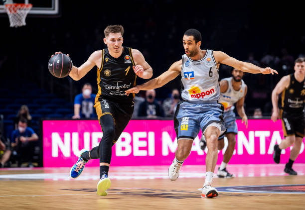 己的地位 己的地位